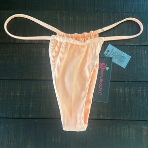 Berry Beachy slide slide ribbed bikini bottom